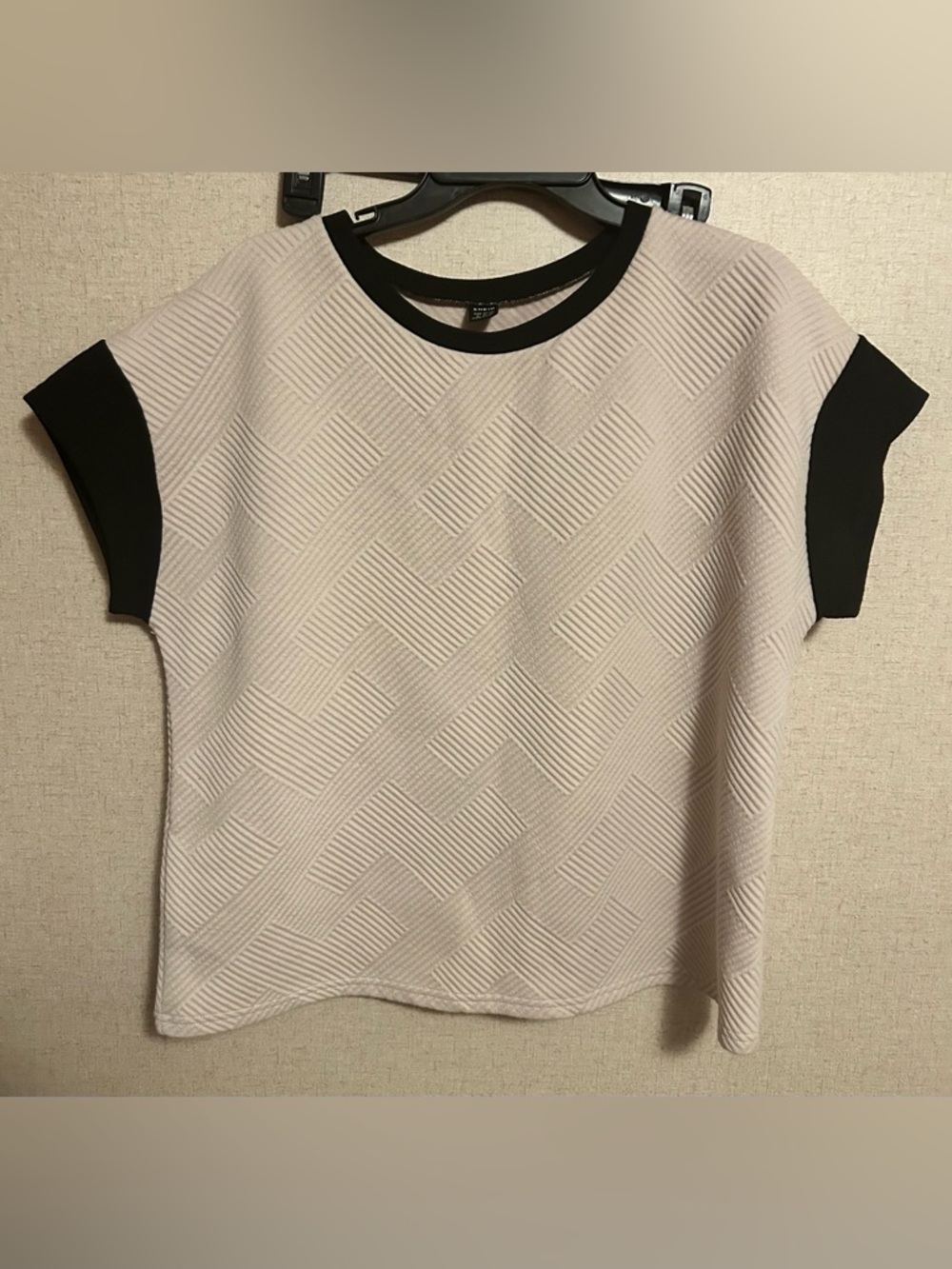SHEIN Cream Short Sleeve Textured Top with Black Trim